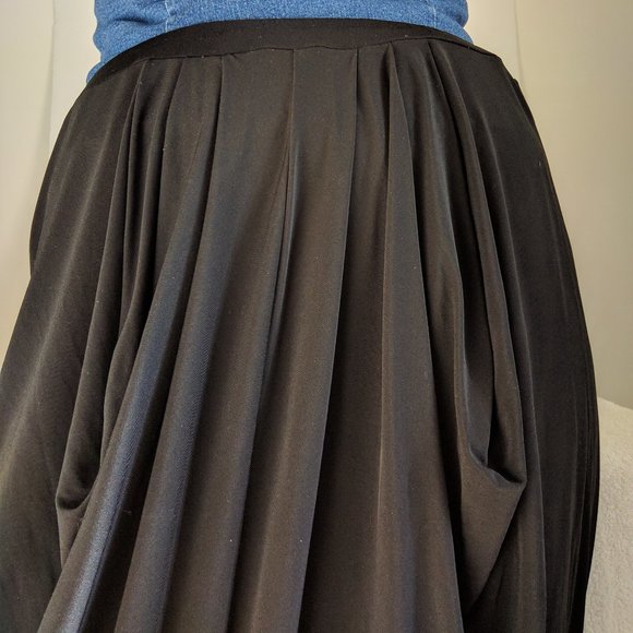 Skirt (NEW) - Stretch Fabric KNEE-LENGTH! - Picture 1 of 3